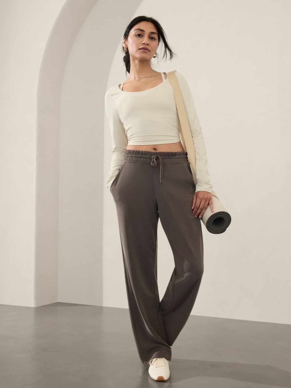 Athleta Seasoft Straight Leg Pant, Size M, Brown